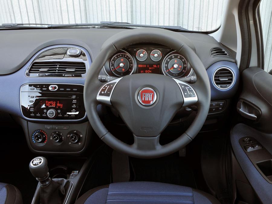 Fiat Punto Evo 5-Door 2010 года  (UK) (фото 3 из 16)